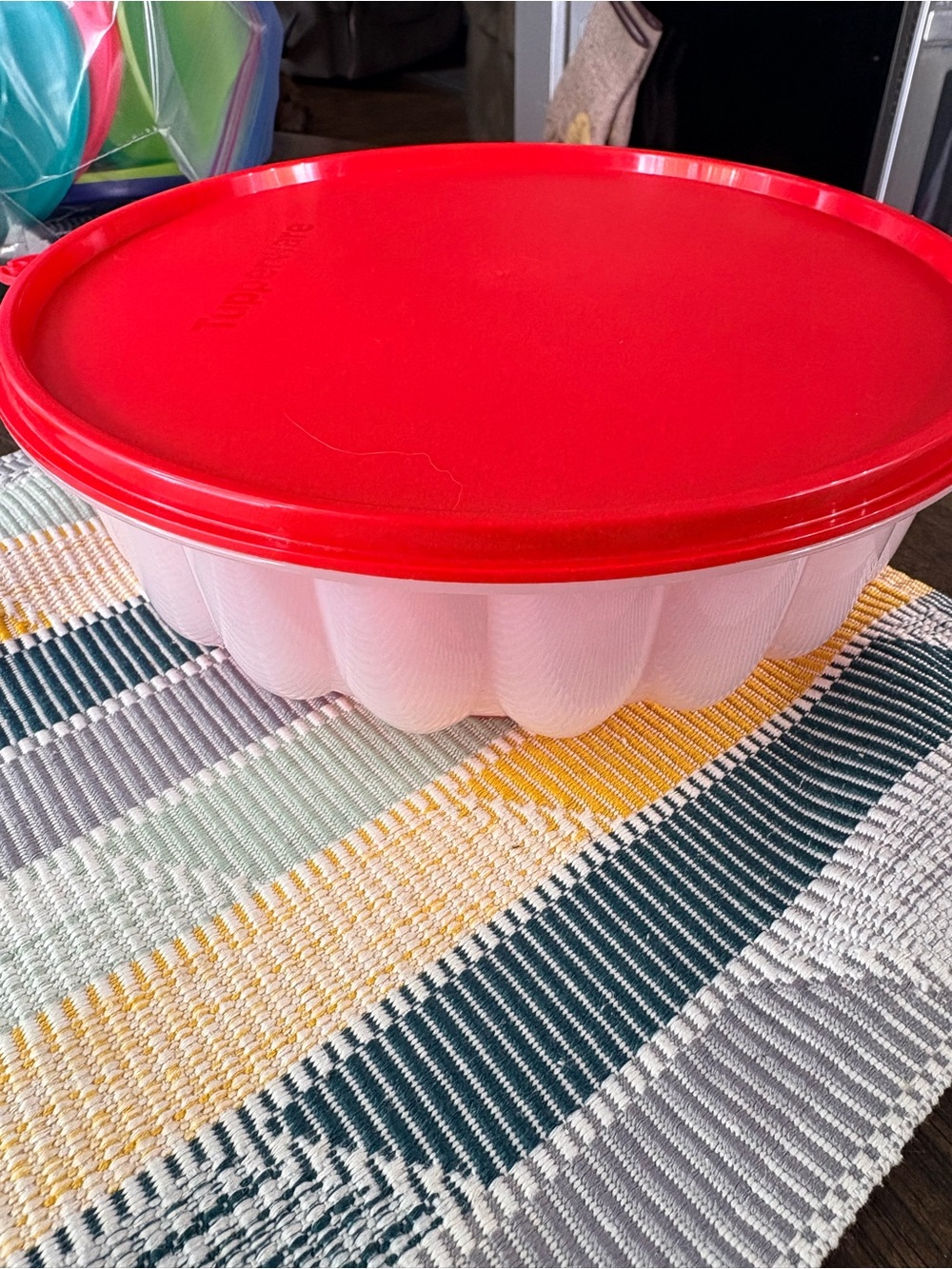 Red-Lid Round Tupperware jello Container - Picture 1 of 3